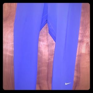 NIKE DRI FIT CAPRI LEGGINGS